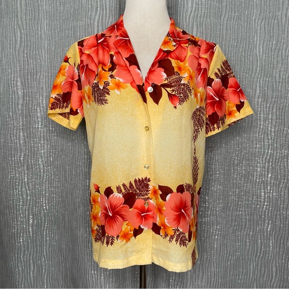 Vintage Hilo Hattie’s button front shirt - Picture 1 of 5